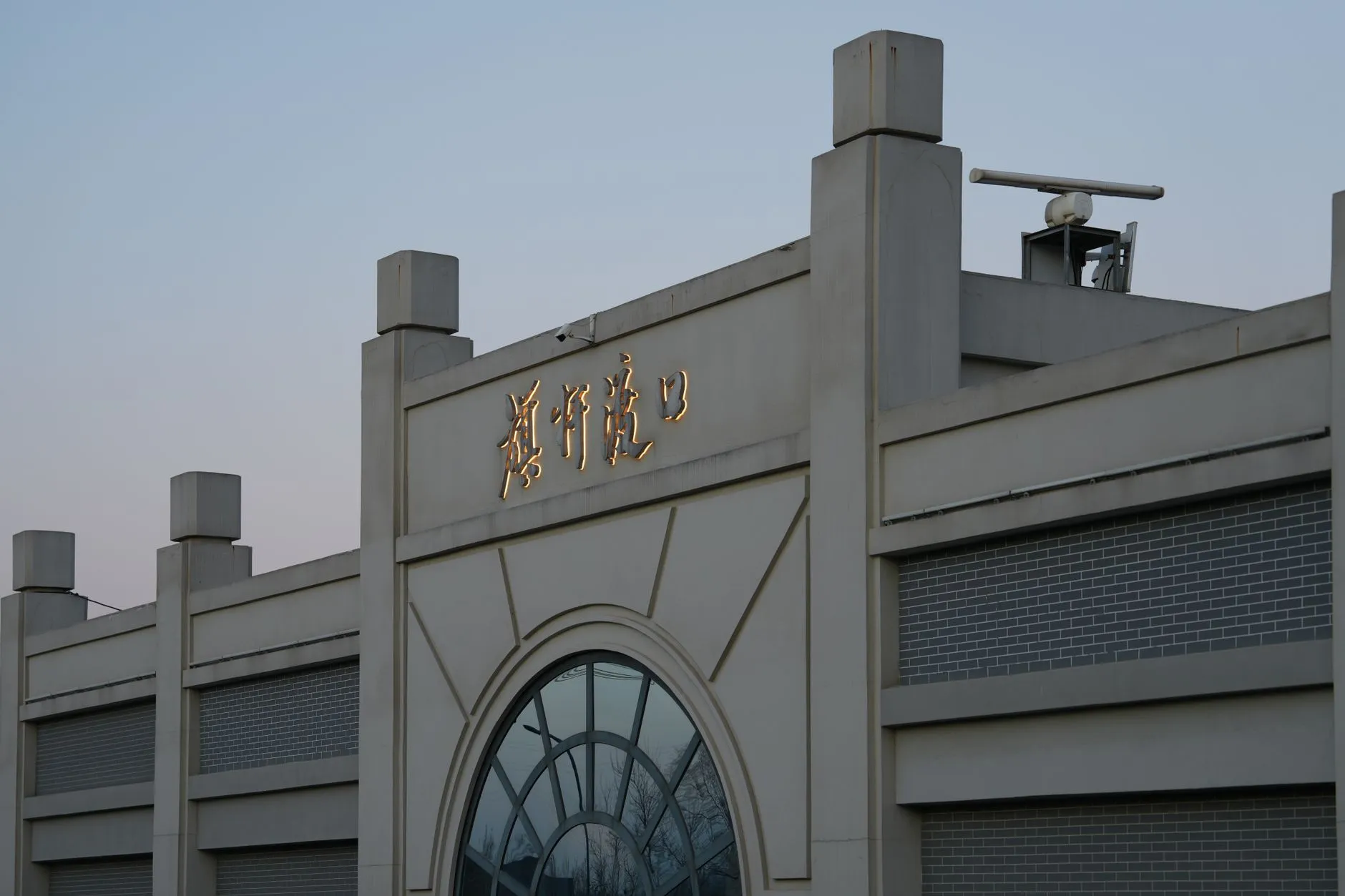 导热硅脂在LED散热系统中的应用方案及效果评估